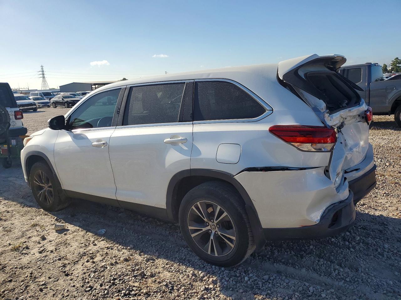2019 Toyota Highlander Le - Image 2