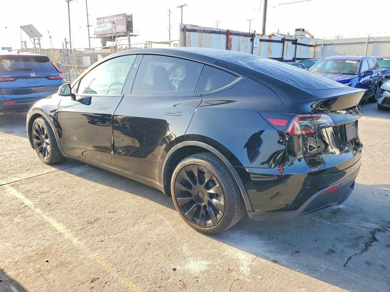 2024 Tesla Model Y - Фото 2