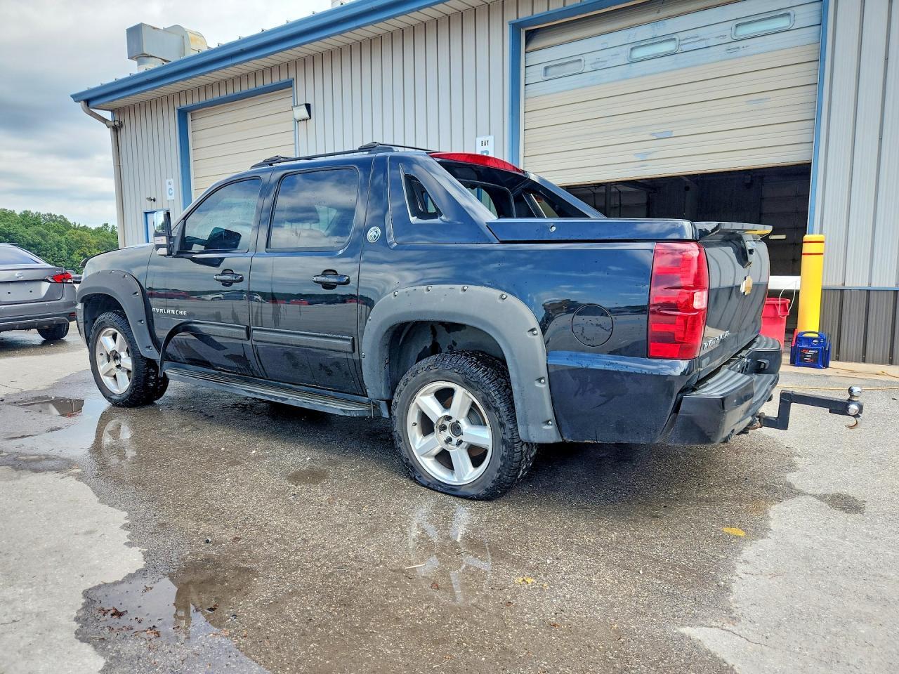 2013 Chevrolet Avalanche Lt - Фото 2