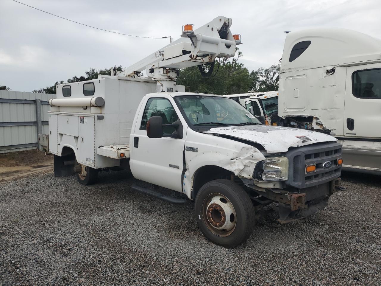 2005 Ford F550 Super - Фото 4