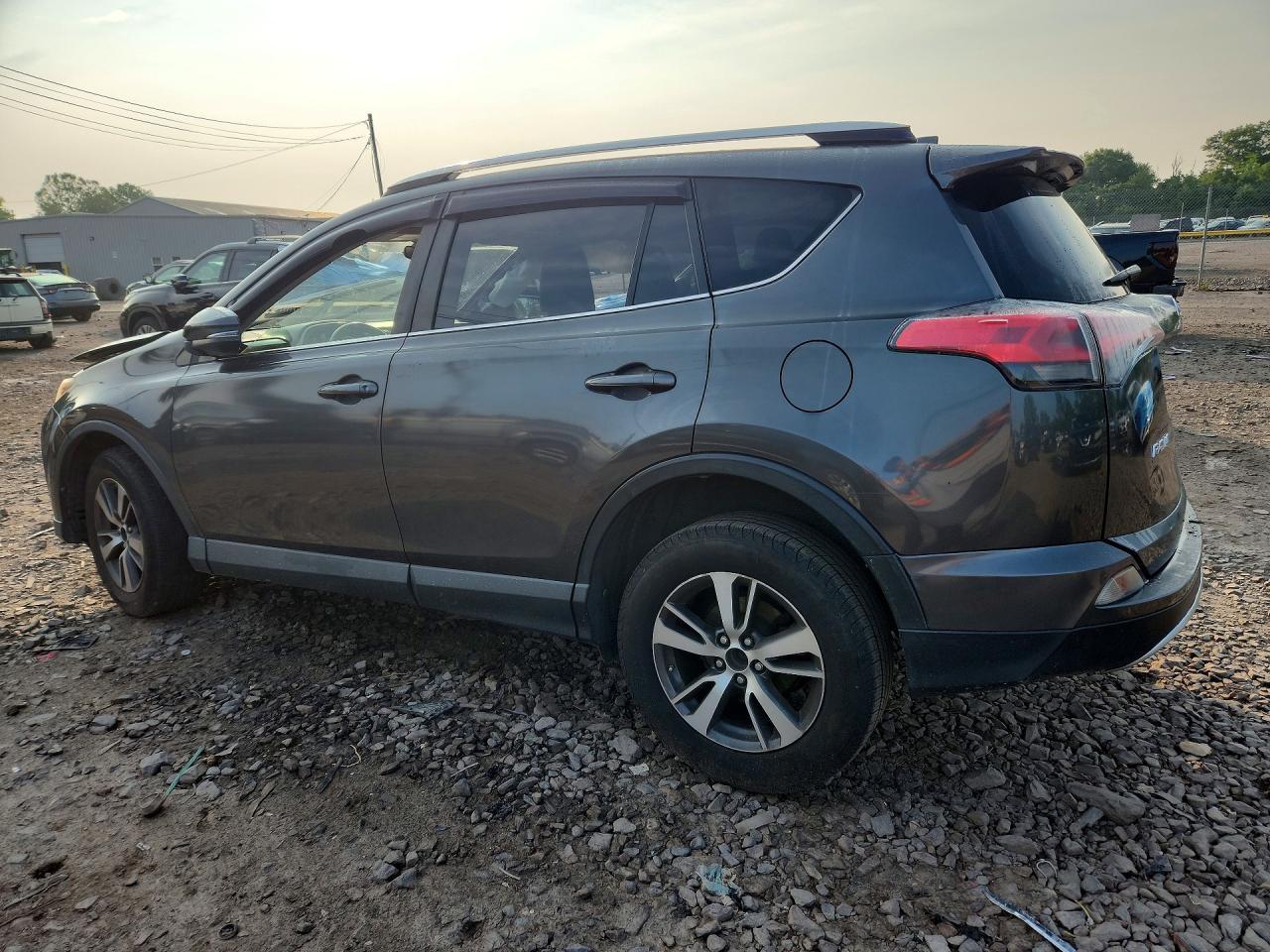 2016 Toyota Rav4 Xle - Image 2