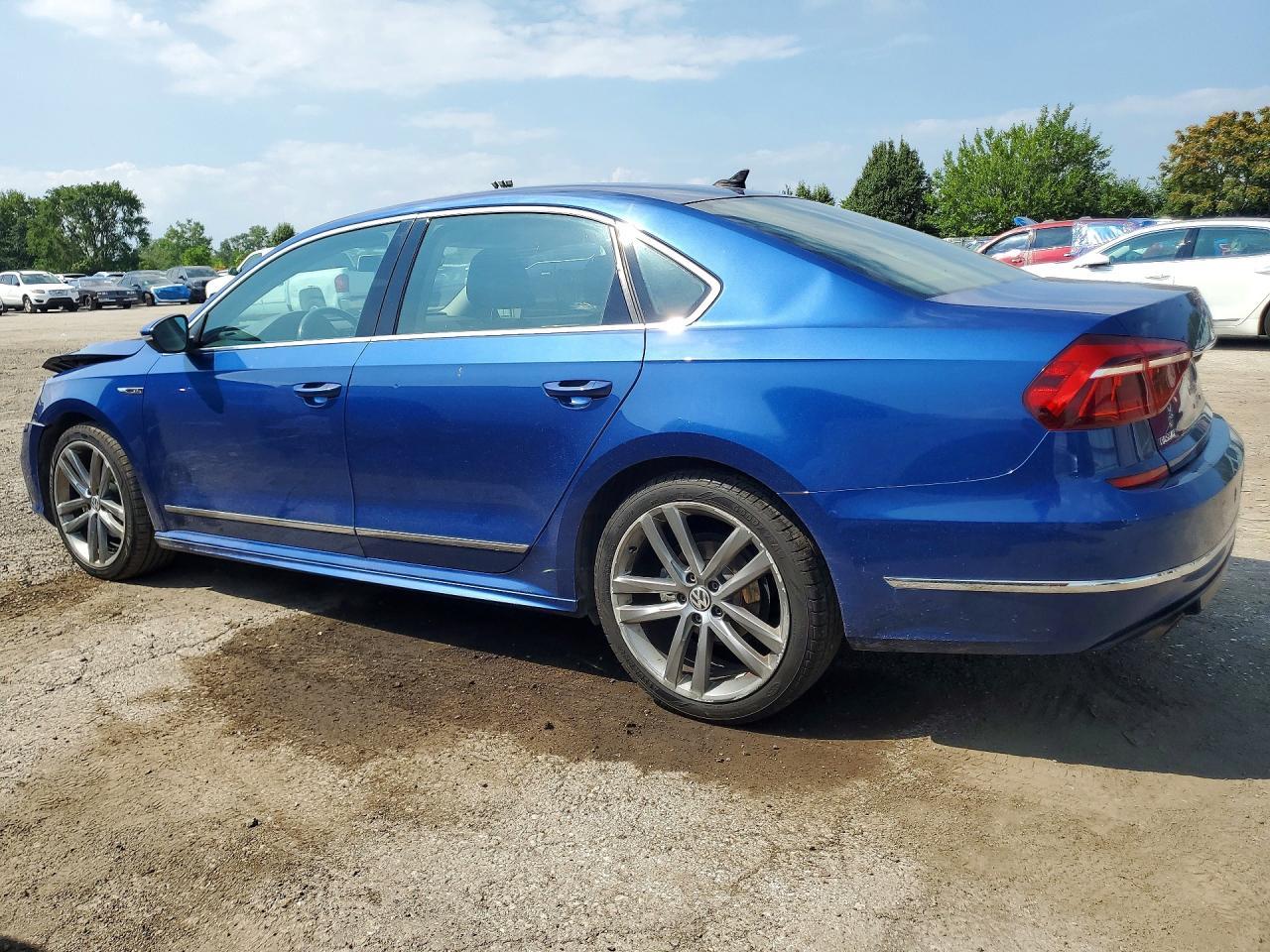 2017 Volkswagen Passat R-Line - Фото 2