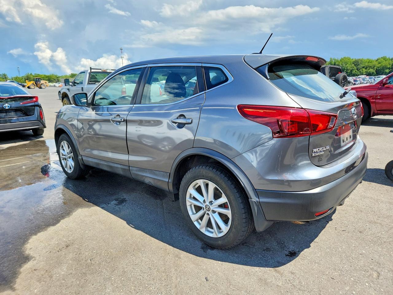 2019 Nissan Rogue Sport S - Фото 2