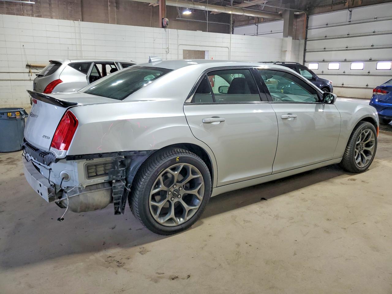 2019 Chrysler 300 Touring - Фото 3