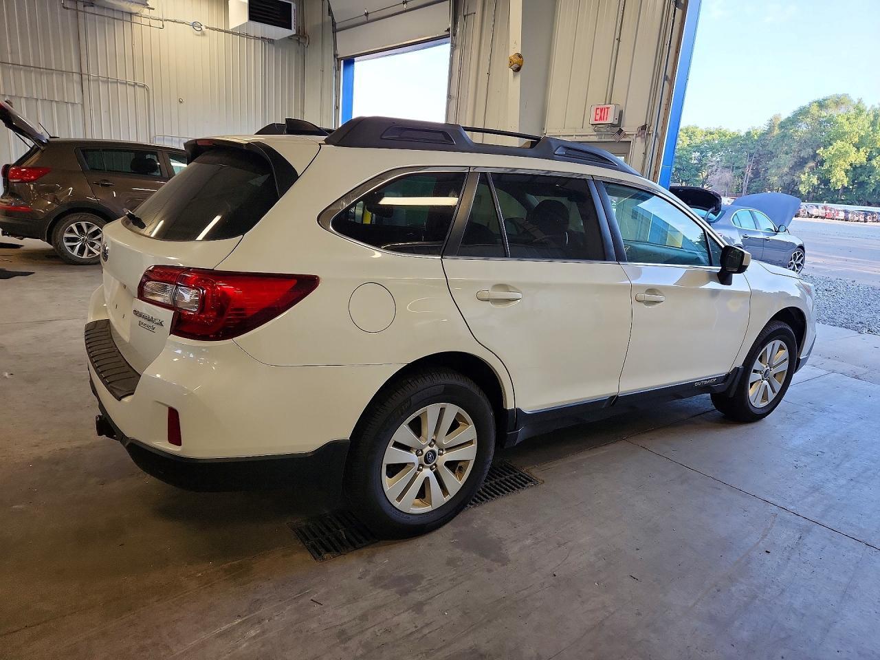 2016 Subaru Outback 2.5I Premium - Фото 3