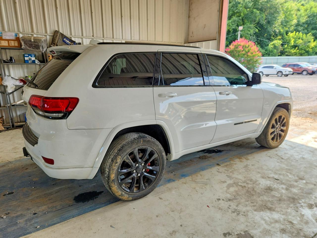 2021 Jeep Grand Cherokee Laredo - Image 3