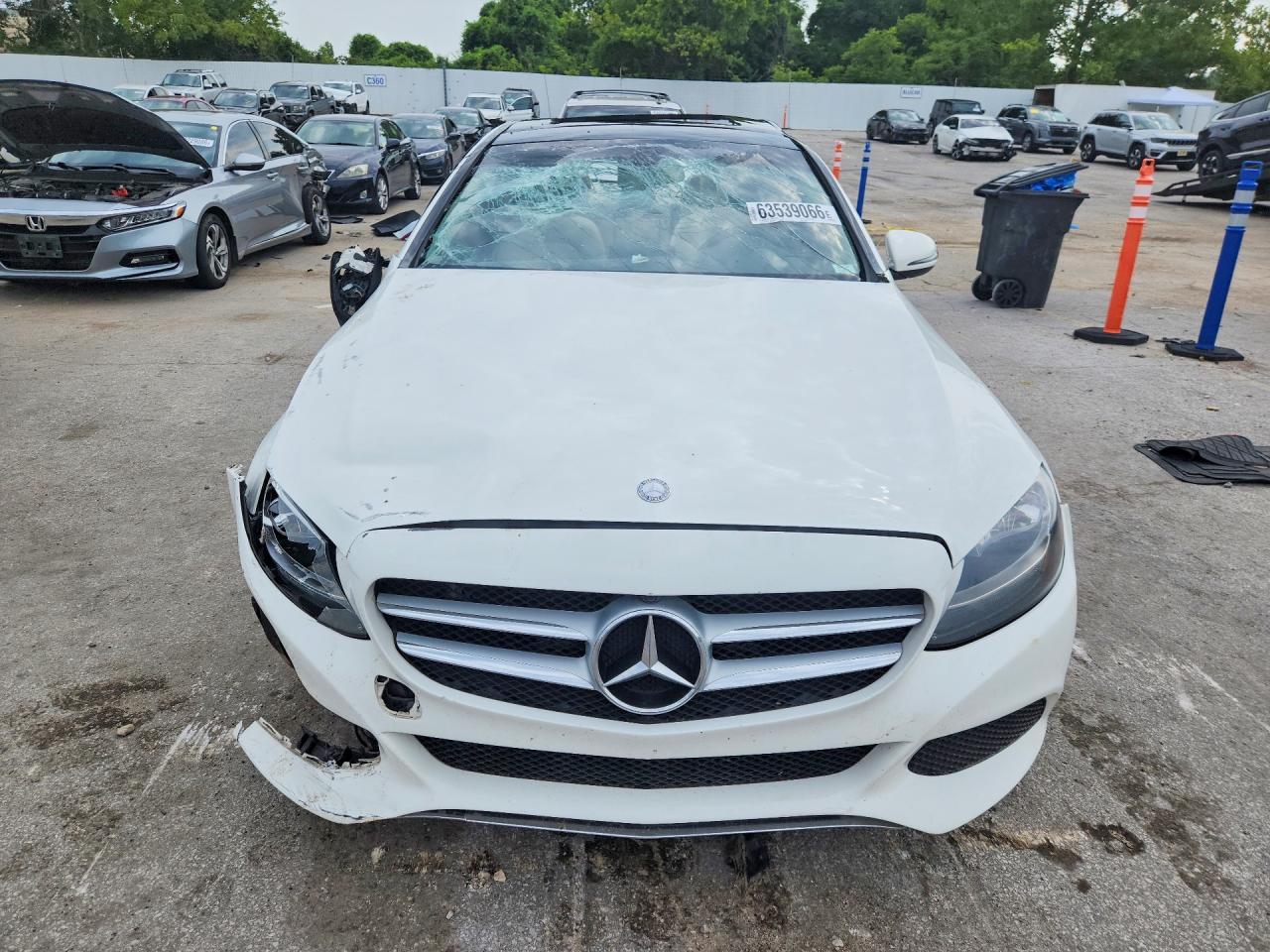 2016 Mercedes-Benz C 300 4Matic - Image 5