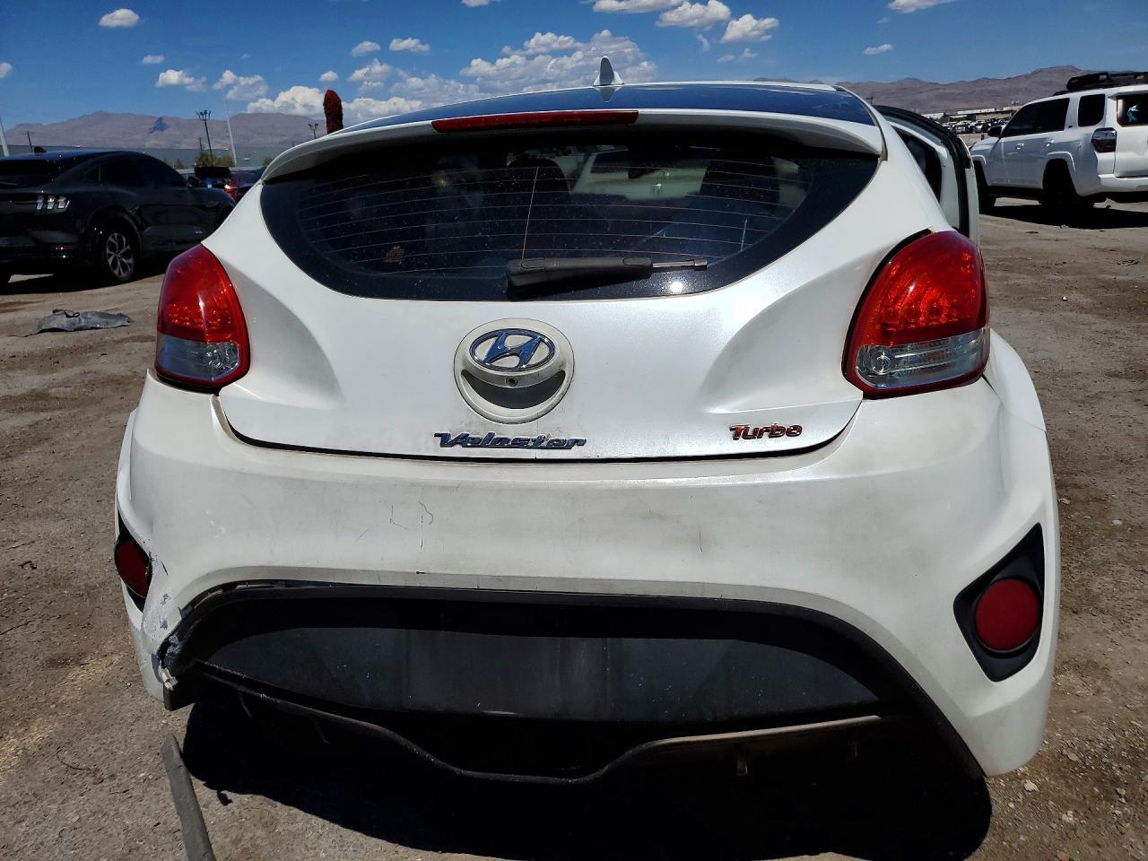 2015 Hyundai Veloster Turbo - Фото 6