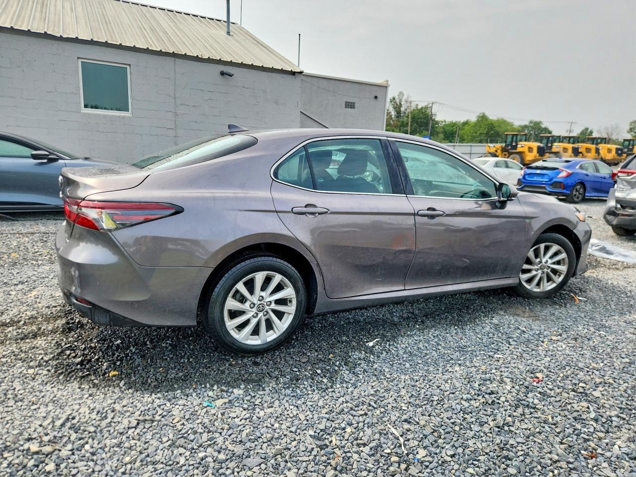 2024 Toyota Camry Le - Фото 3