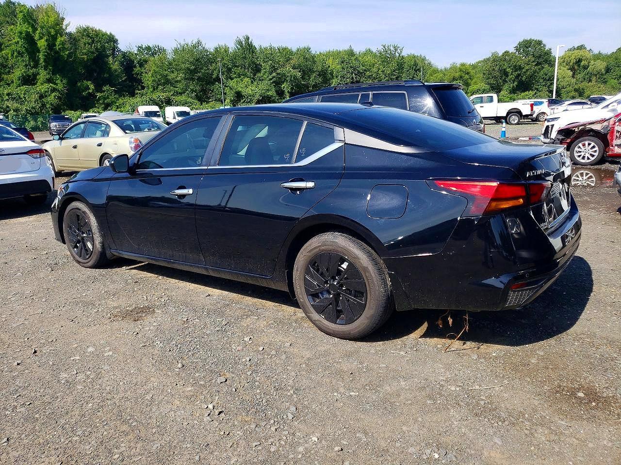 2025 Nissan Altima - Фото 2