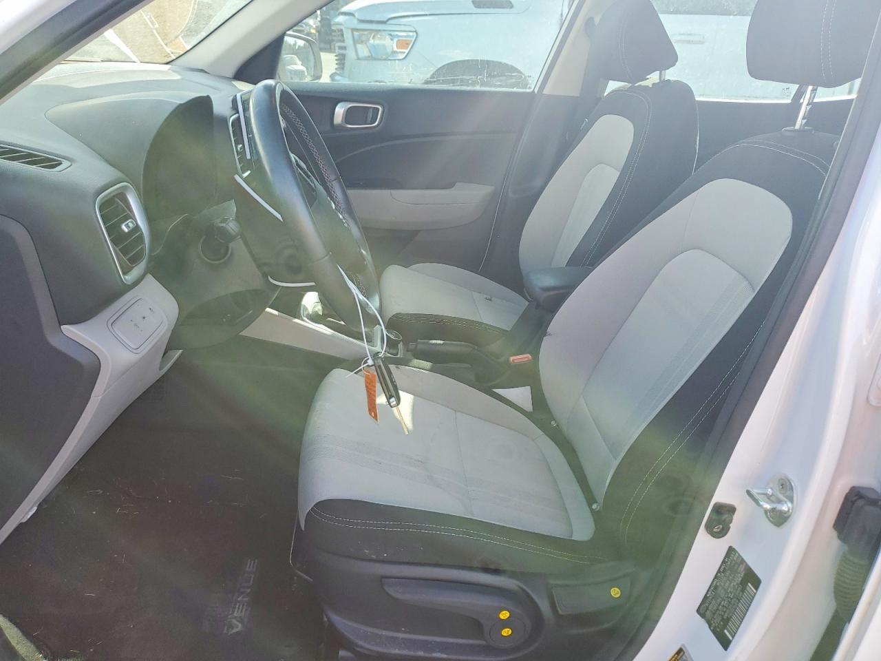 2022 Hyundai Venue Sel - Image 7