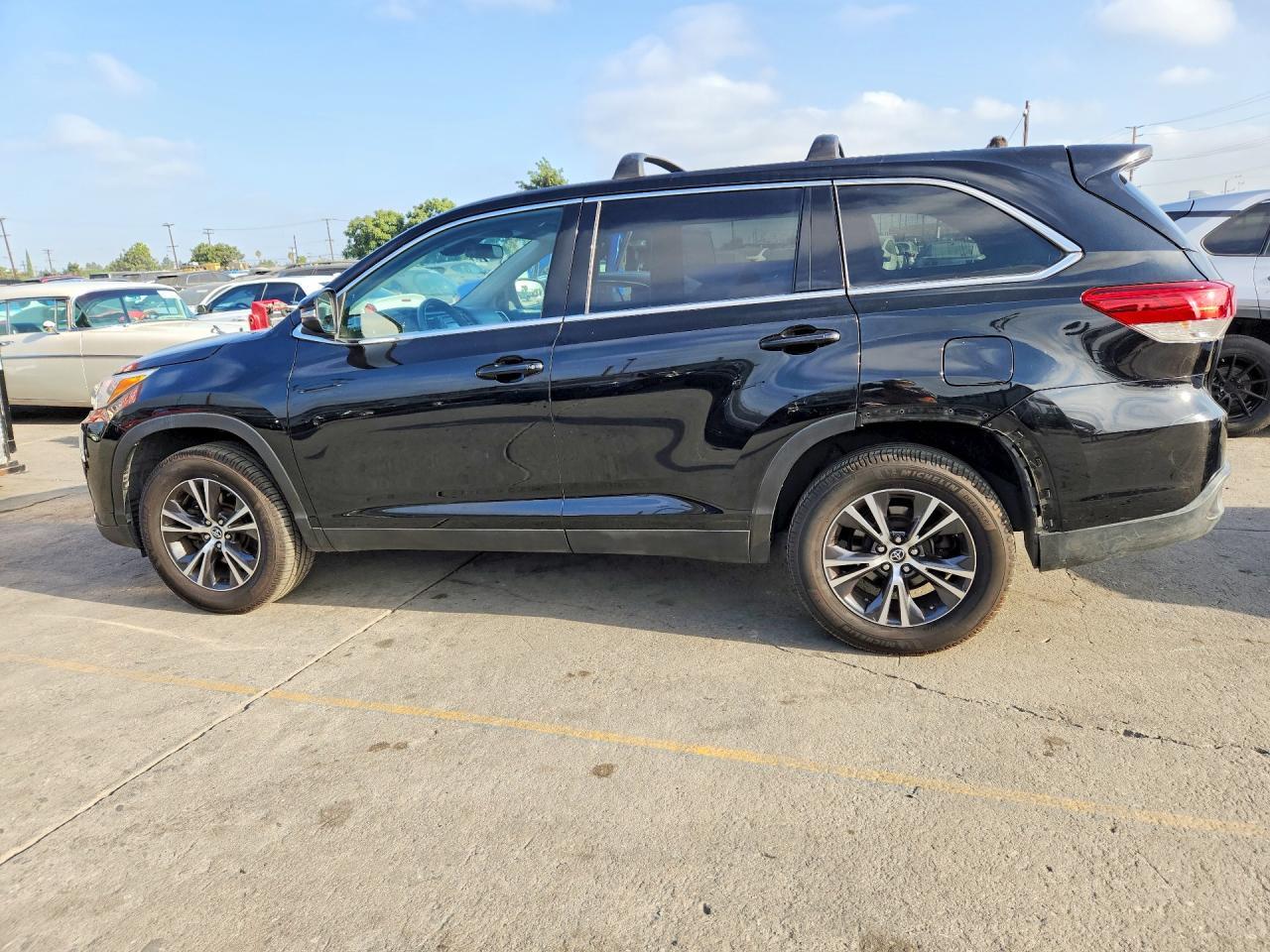 2019 Toyota Highlander Le - Фото 2
