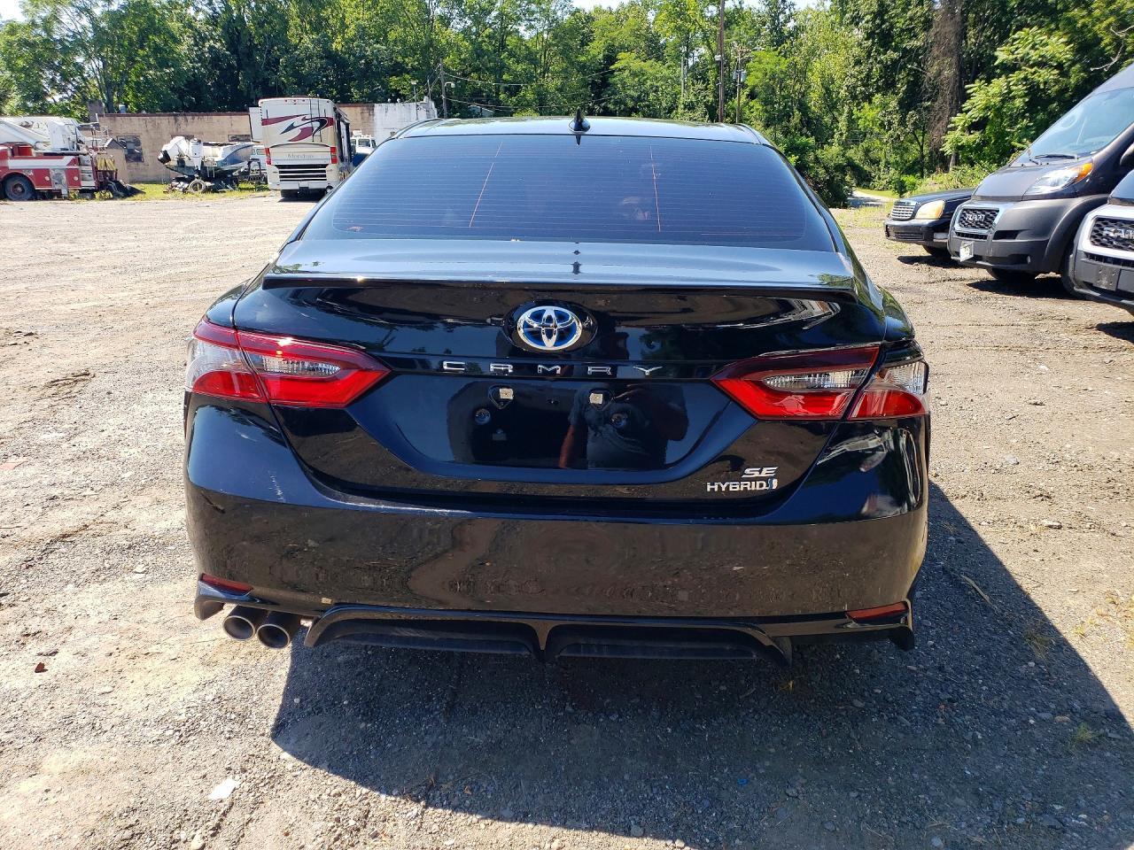 2023 Toyota Camry Hybrid Se - Image 6