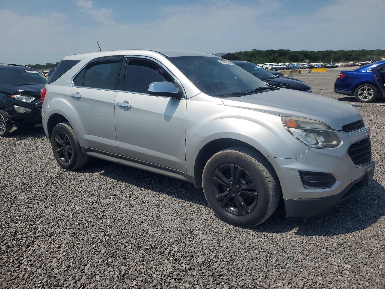 2017 Chevrolet Equinox Ls - Image 4