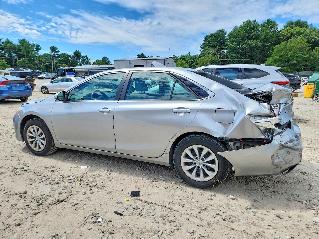 2017 Toyota Camry Le - Фото 2