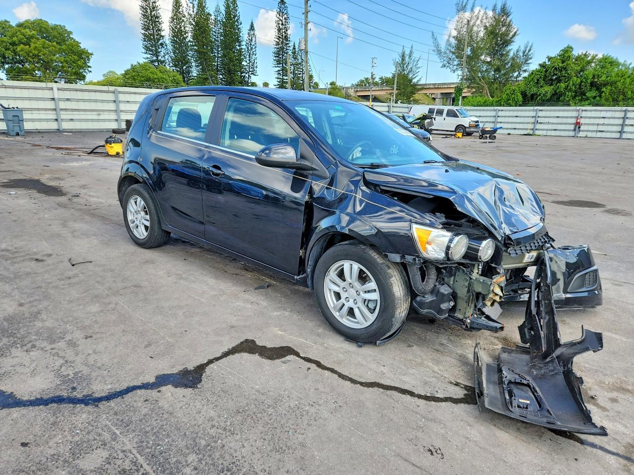 2014 Chevrolet Sonic Lt - Image 4