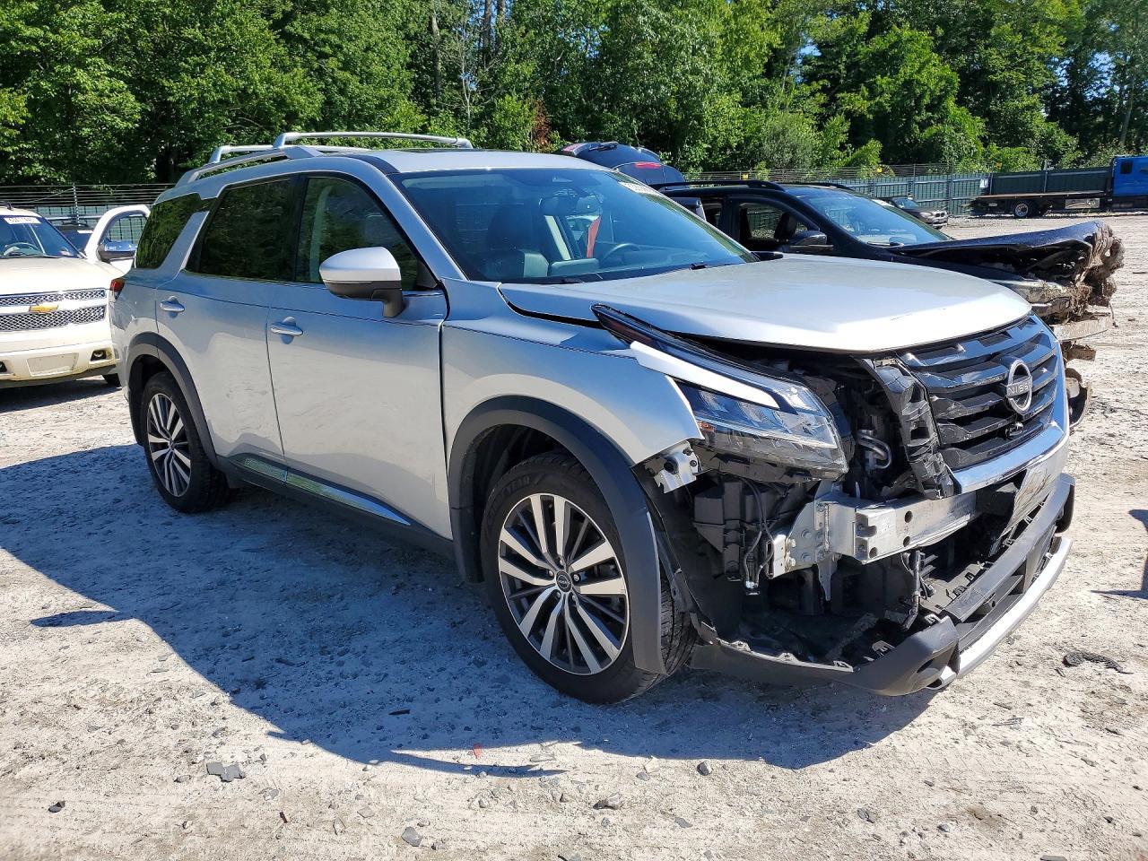 2022 Nissan Pathfinder Platinum - Image 4