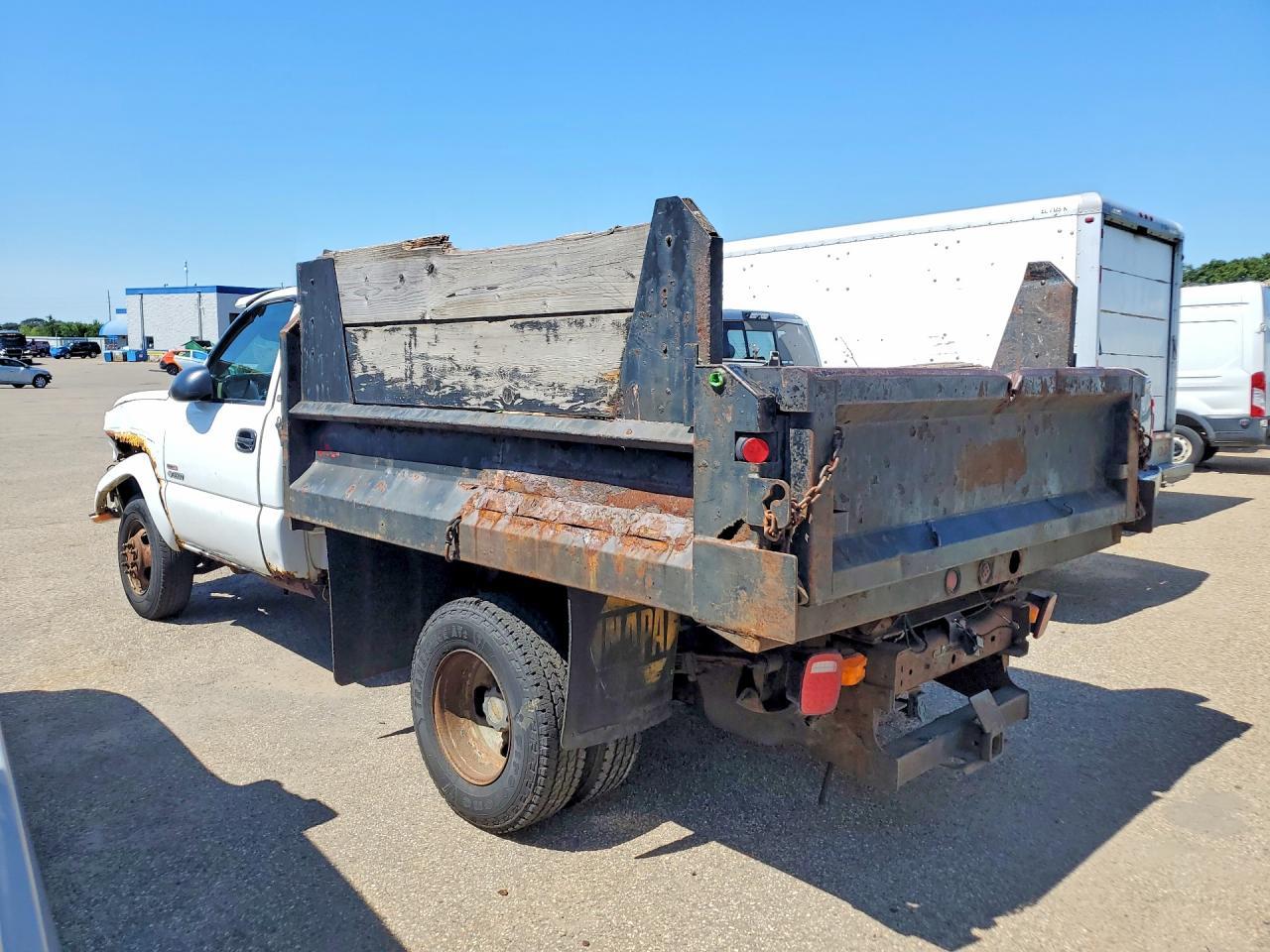 2004 Chevrolet Silverado Dump Truck - Image 2