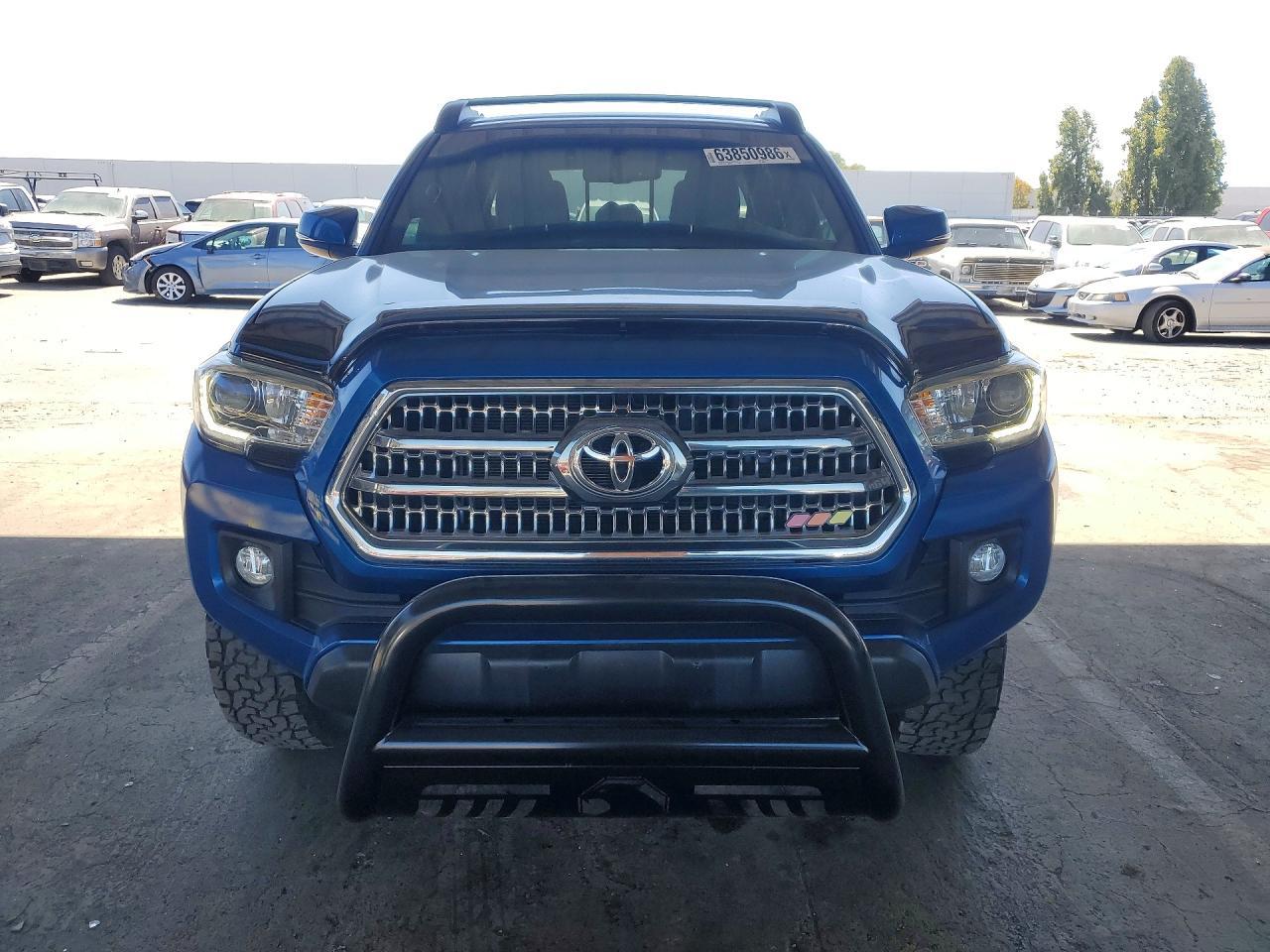 2017 Toyota Tacoma Trd Off-Road - Image 5