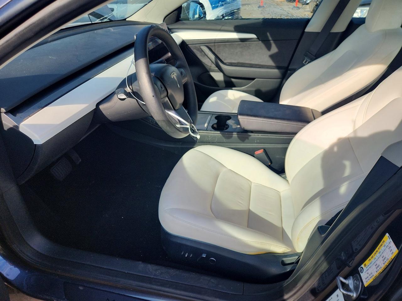 2023 Tesla Model 3 - Image 7