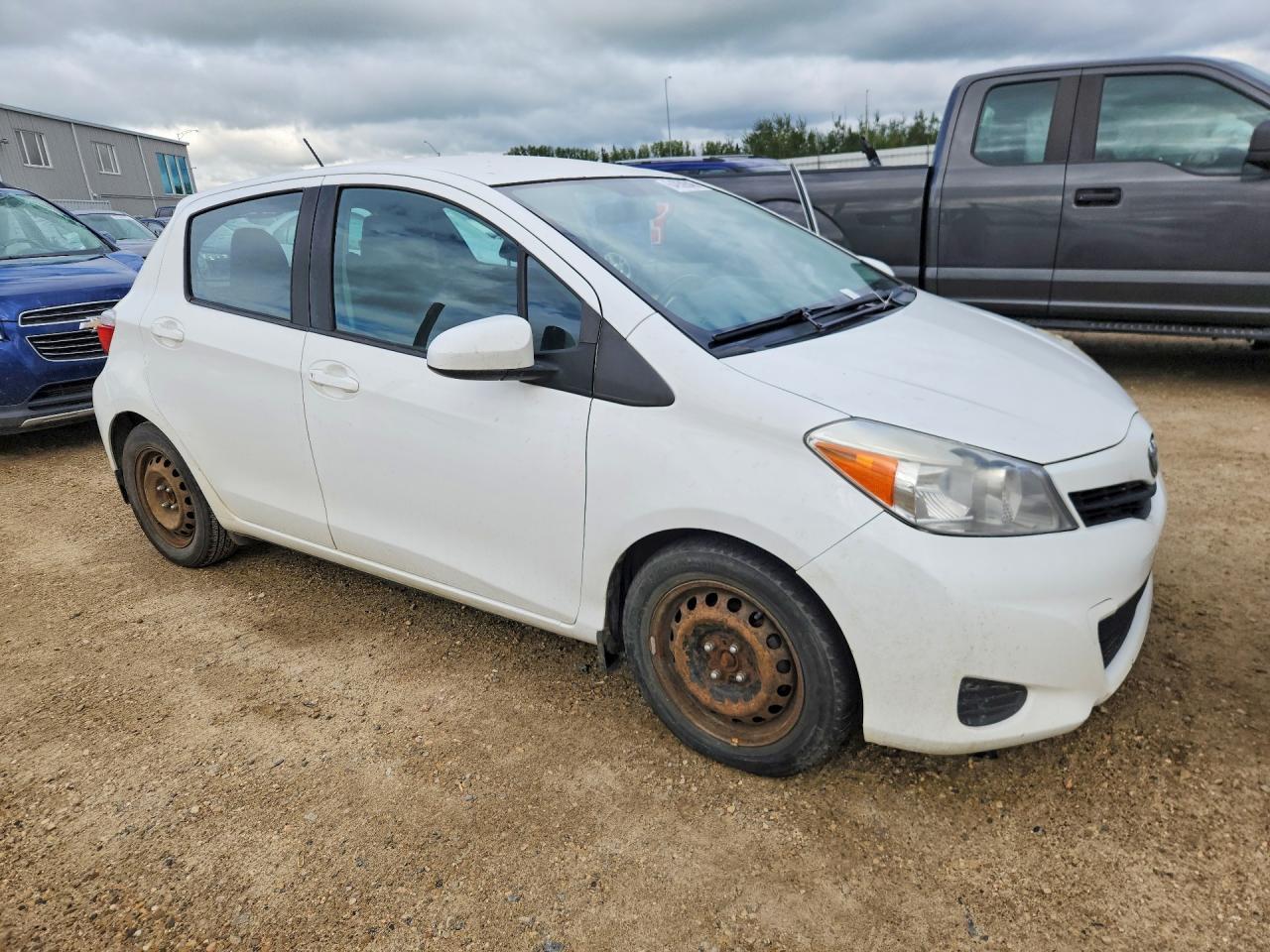 2014 Toyota Yaris 5-Door L - Фото 4