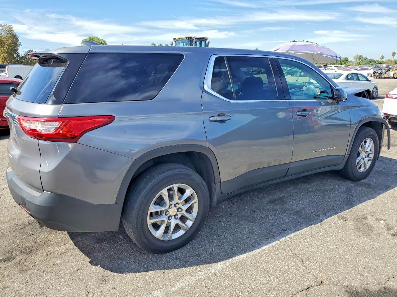 2020 Chevrolet Traverse Ls - Фото 3