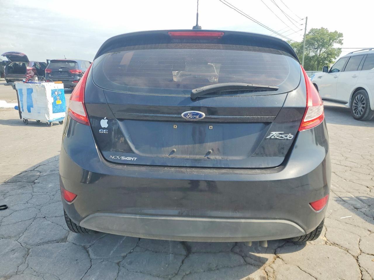 2011 Ford Fiesta Se - Фото 6