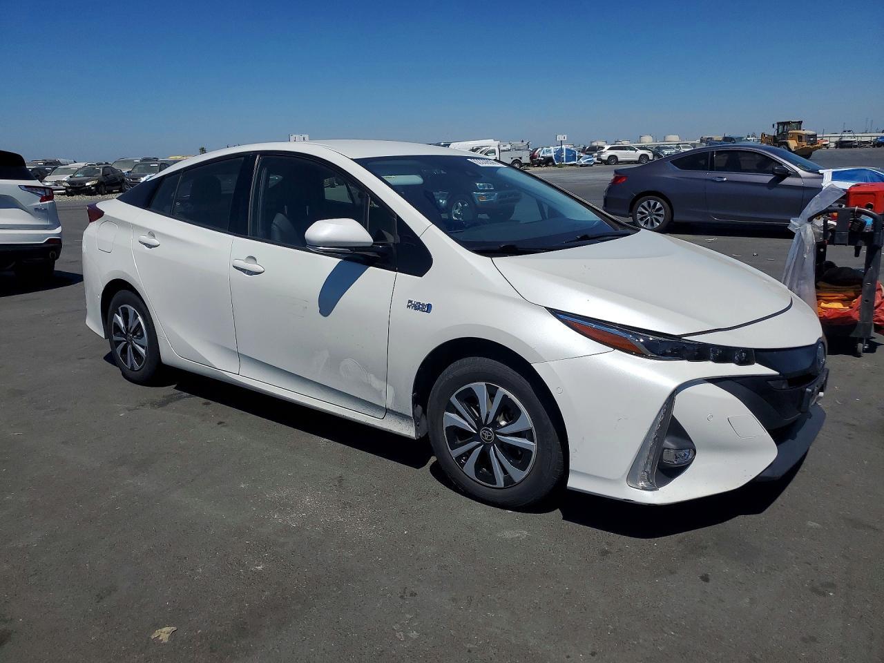 2017 Toyota Prius Prime Advanced - Image 4