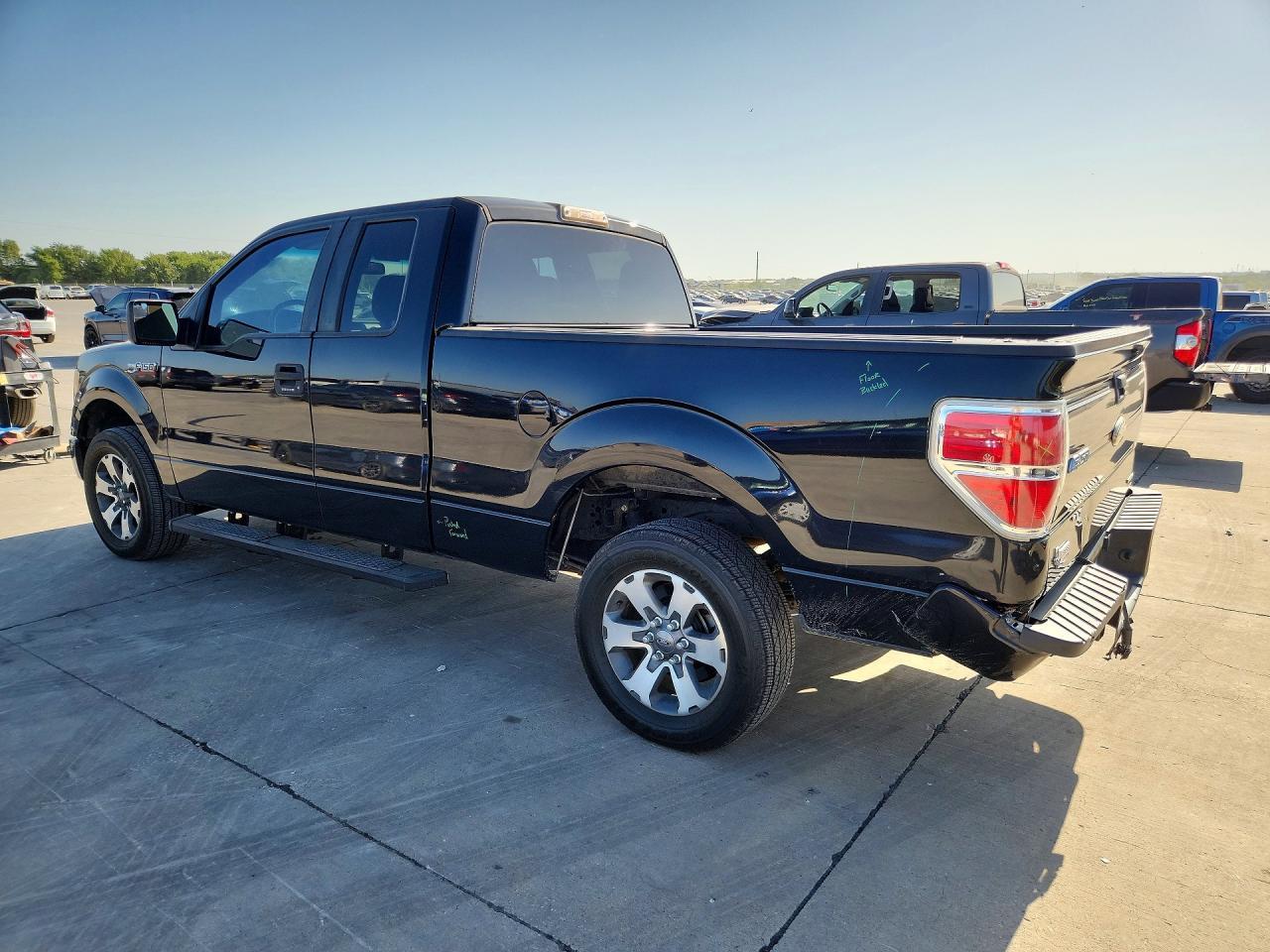 2012 Ford F150 Super Cab - Фото 2