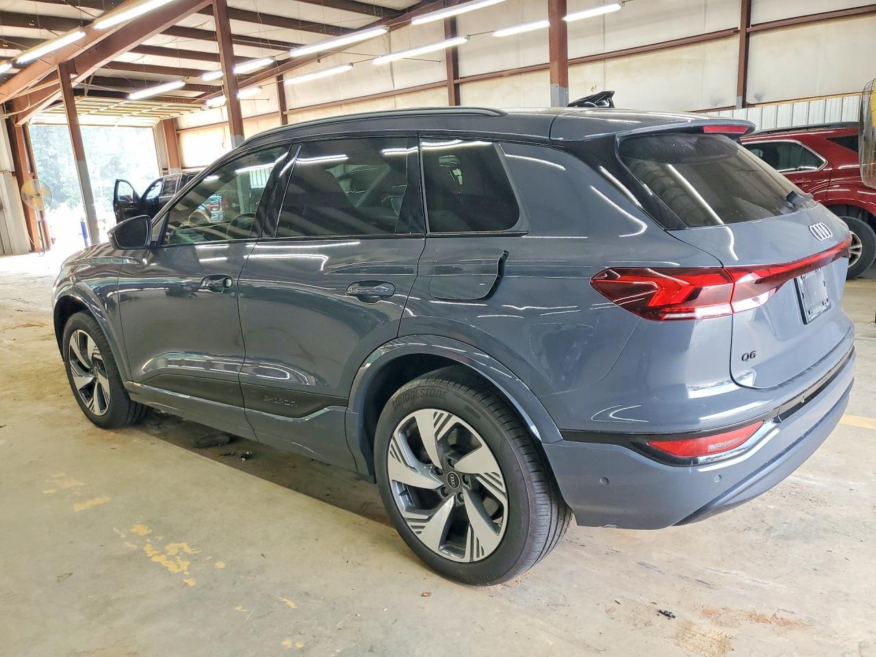 2025 Audi Q6 E-Tron Premium Plus - Фото 2
