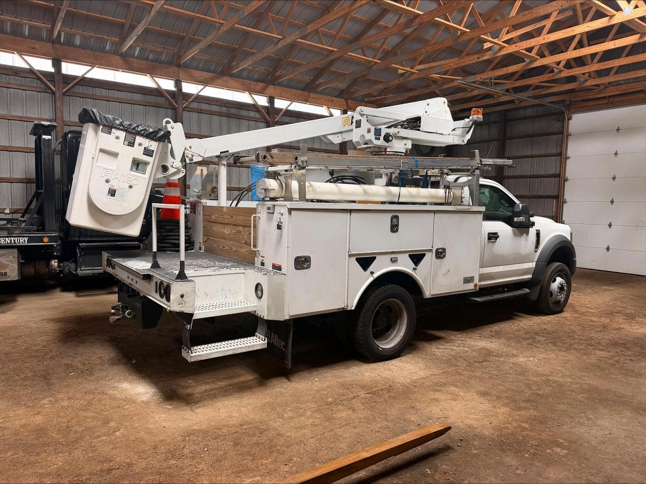 2008 Ford F450 - Utility / Service Truck - Image 4