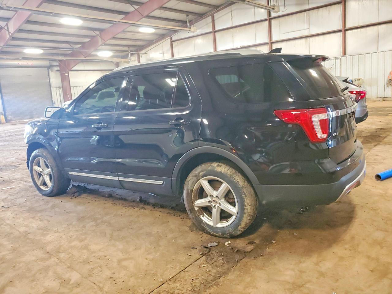 2017 Ford Explorer Xlt - Фото 2