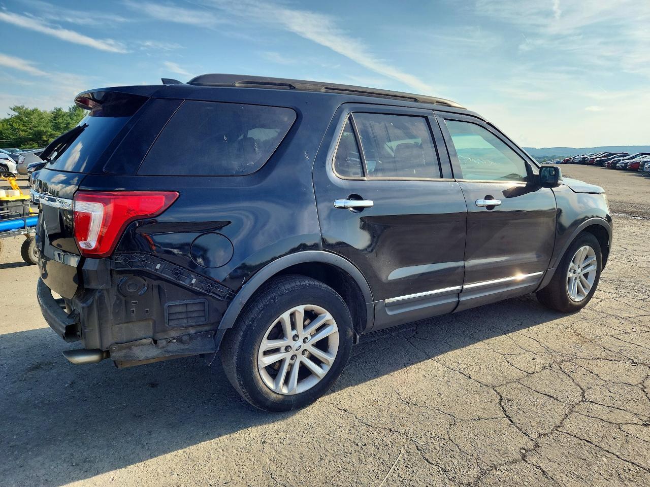 2017 Ford Explorer - Image 3