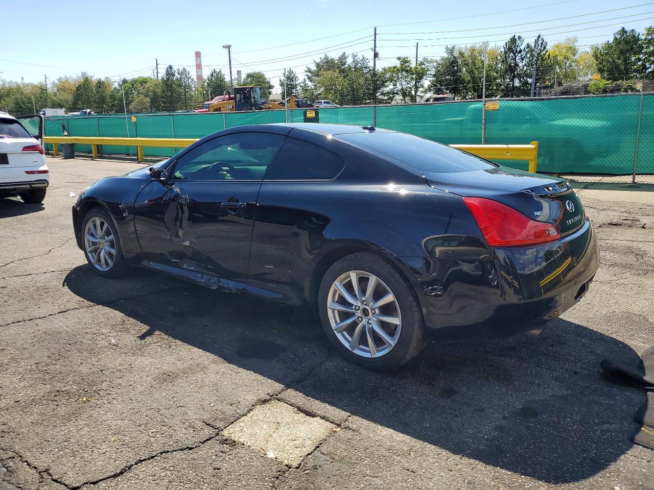 2014 Infiniti Q60 Coupe Base - Image 2