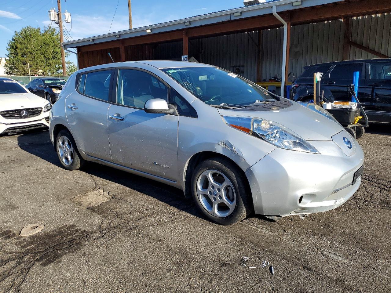 2013 Nissan Leaf S - Фото 4