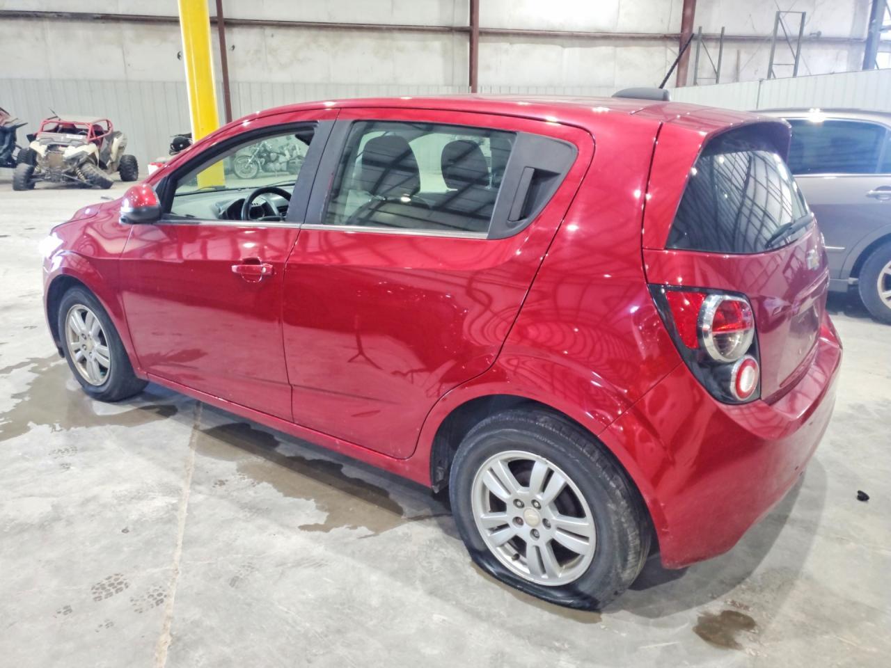 2016 Chevrolet Sonic Lt - Фото 2