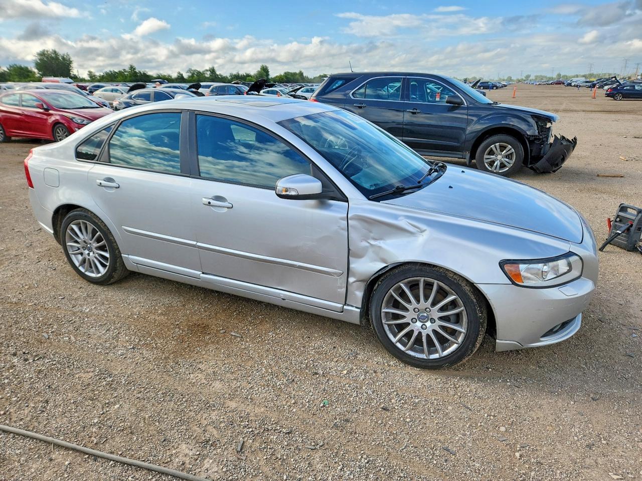 2010 Volvo S40 2.4I - Фото 4