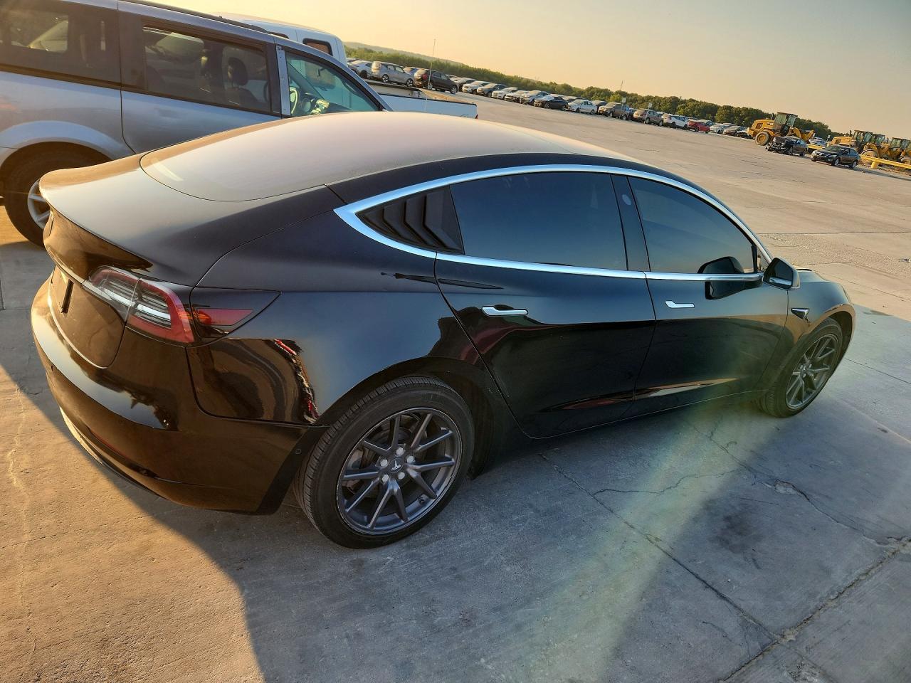 2018 Tesla Model 3 - Фото 3