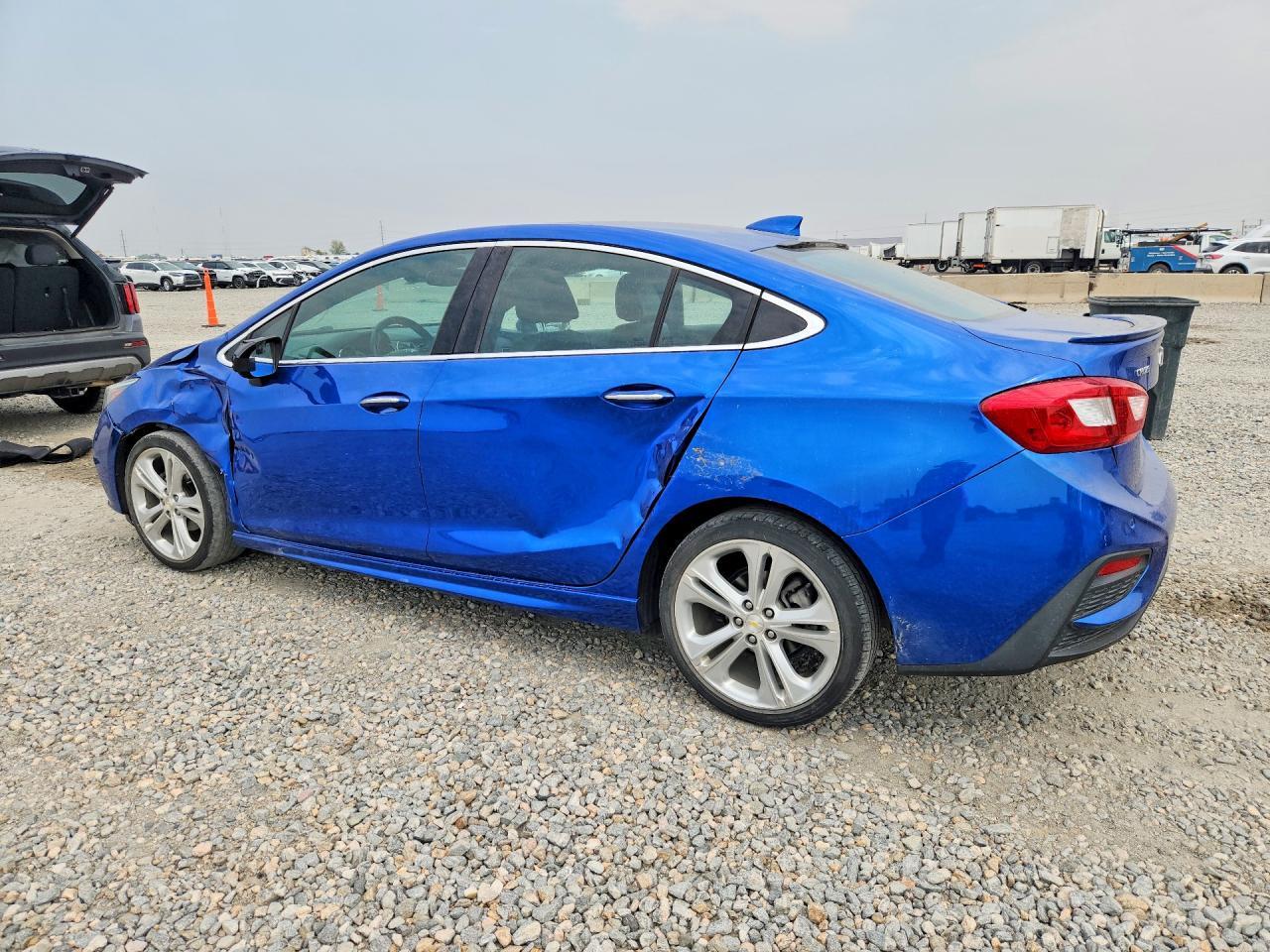 2017 Chevrolet Cruze Premier - Image 2