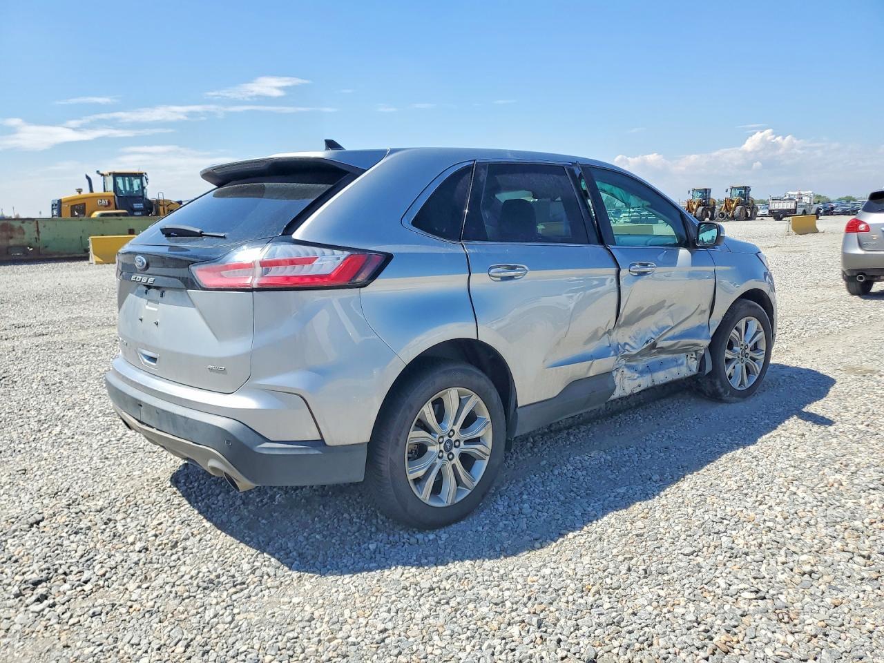 2021 Ford Edge Titanium - Фото 3