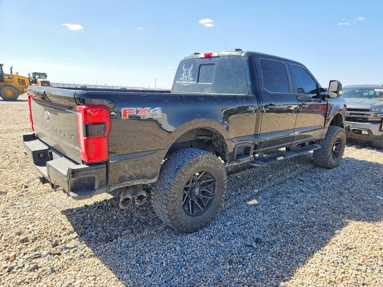 2024 Ford F250 Super Duty - Фото 3