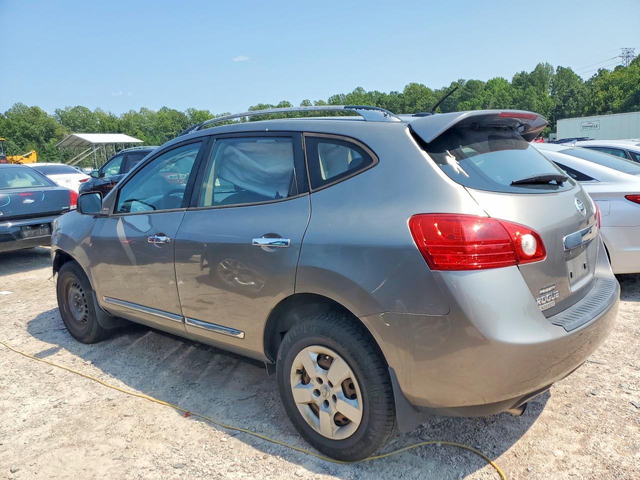 2014 Nissan Rogue Select S - Image 2