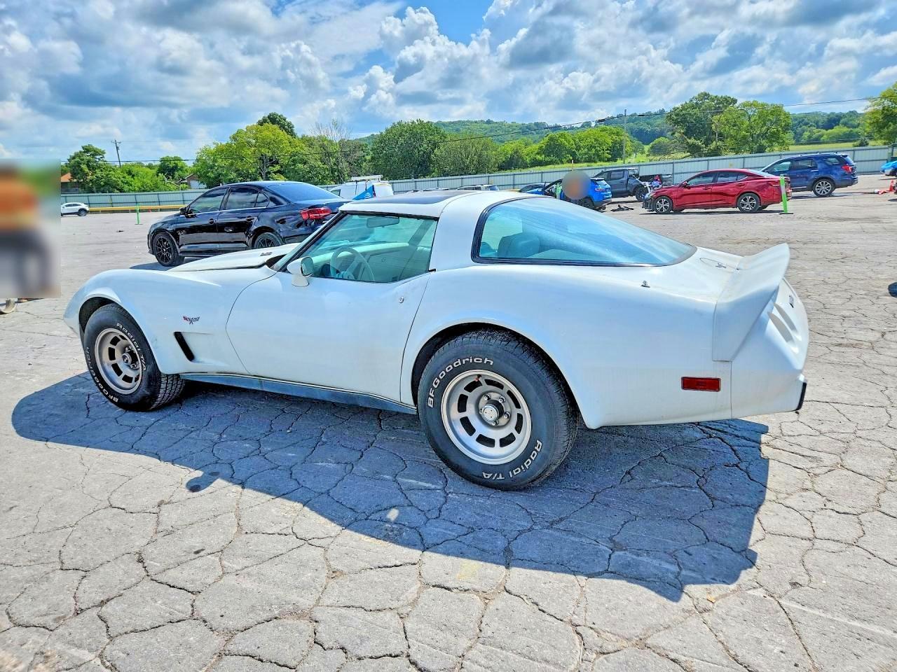 1979 Chevrolet Corvette - Фото 2