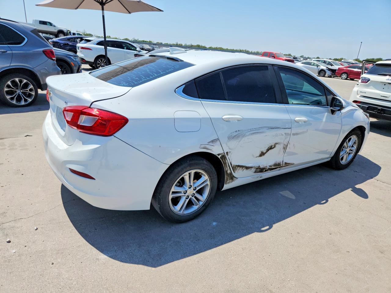 2017 Chevrolet Cruze Lt - Image 3