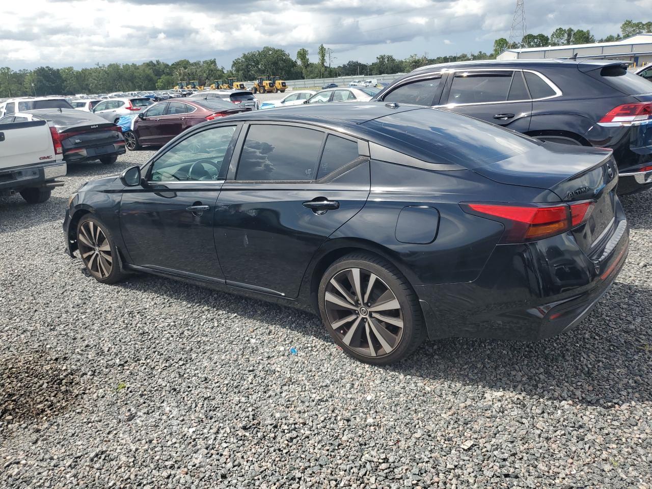 2019 Nissan Altima Sr - Фото 2