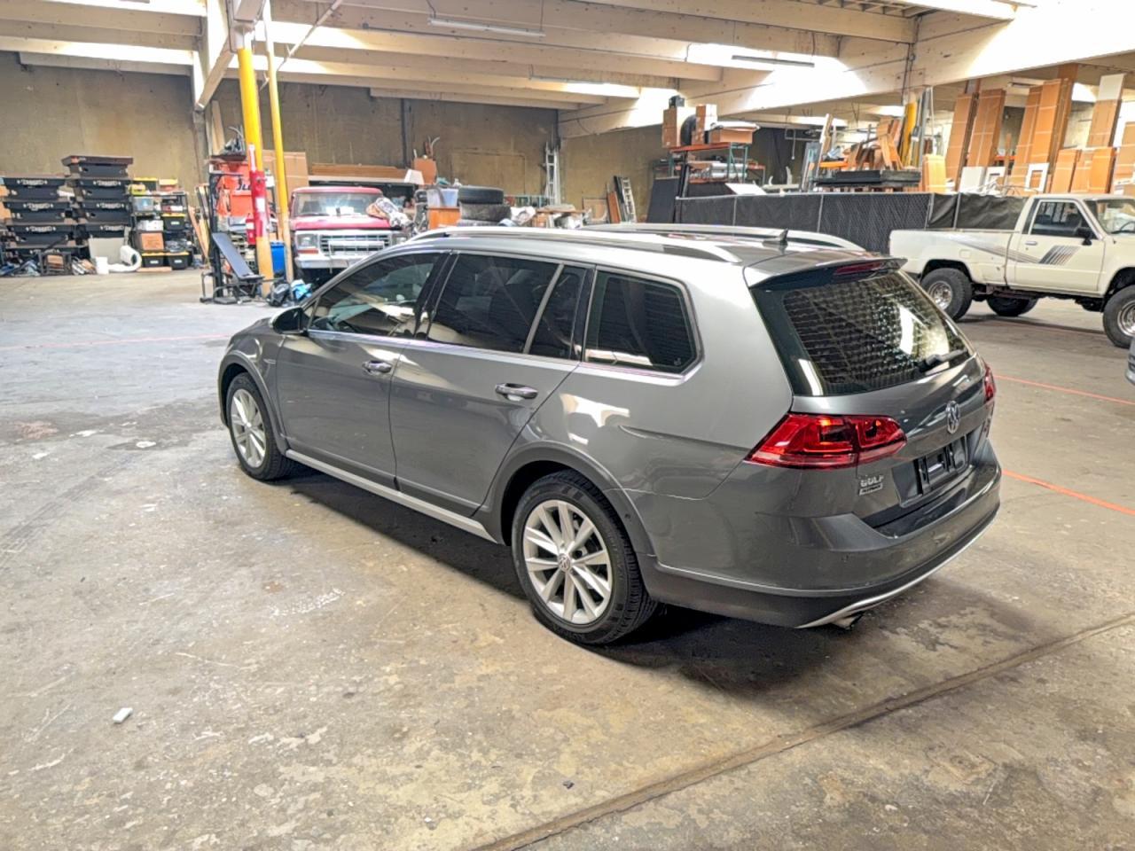 2017 Volkswagen Golf Alltrack S - Image 3