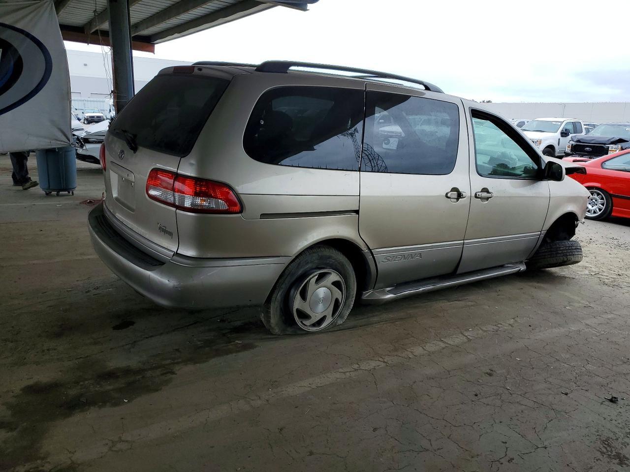 2003 Toyota Sienna Le - Фото 3
