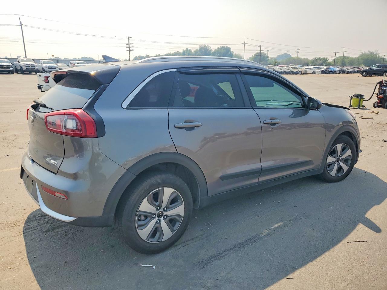 2017 Kia Niro Lx - Фото 3