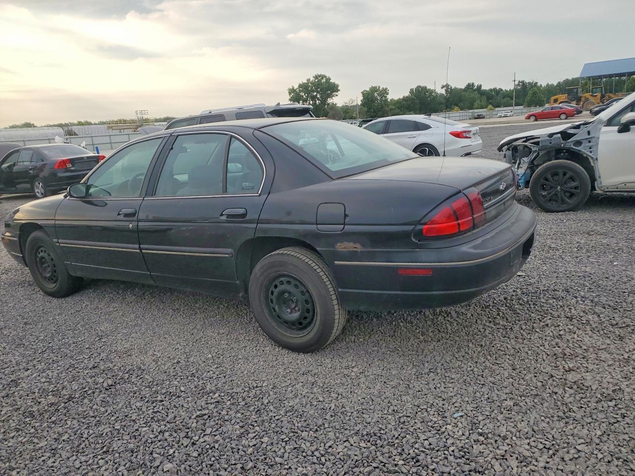1997 Chevrolet Lumina Base - Фото 2
