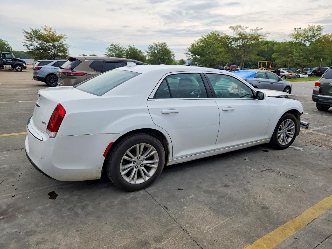 2019 Chrysler 300 Touring - Фото 3